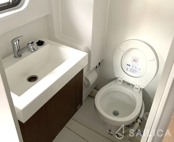 Bali 4.1 - Yacht Charter Sailica