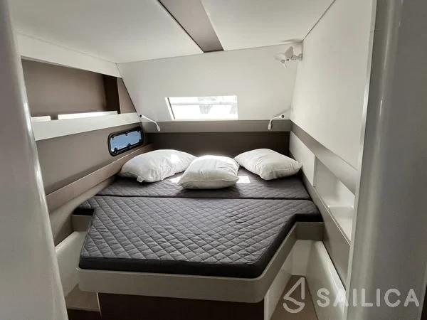 Bali 4.1 - Yacht Charter Sailica
