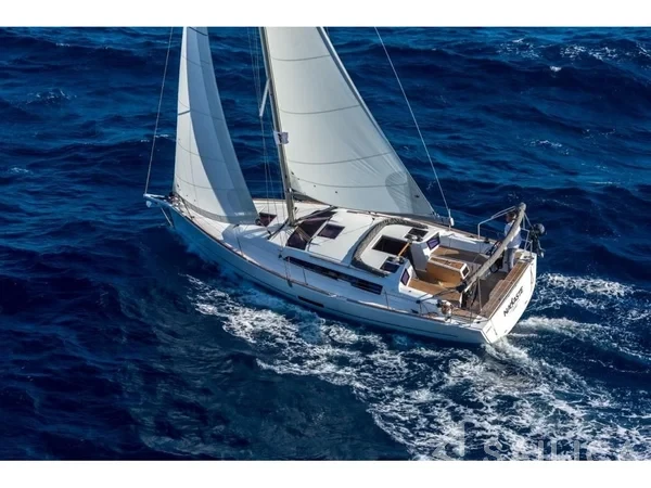 Dufour 360 GL - Yacht Charter Sailica