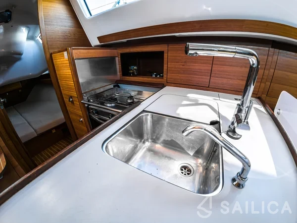 Elan Impression 40.1 - Photo #21 Elan Impression 40.1 - Yacht Charter Sailica
