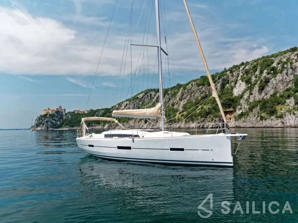 Dufour 412 GL - Yacht Charter Sailica
