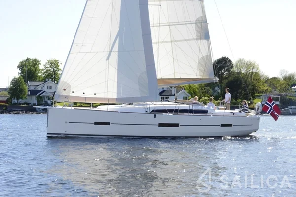 Dufour 412 GL - Yacht Charter Sailica