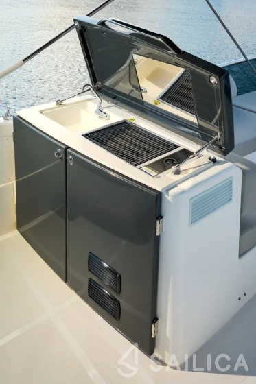 Absolute 50 Fly - Yacht Charter Sailica