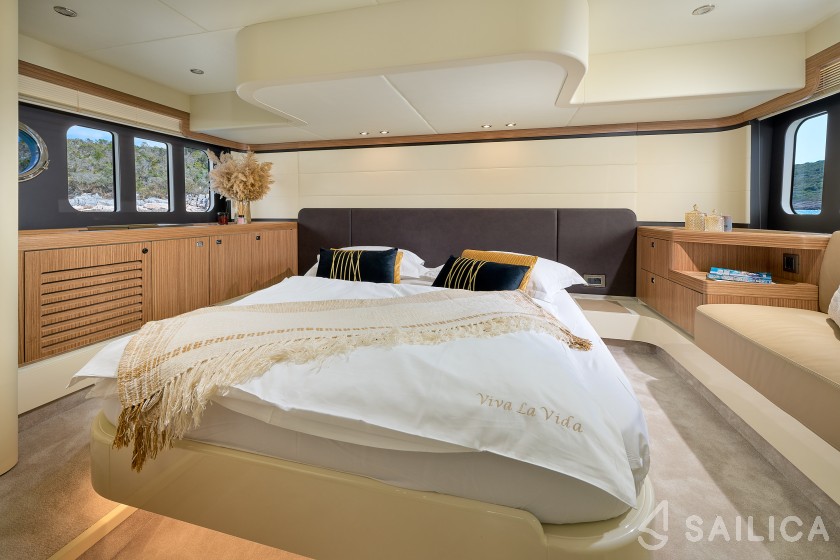 Absolute 50 Fly - Yacht Charter Sailica