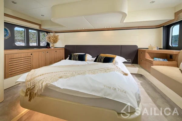 Absolute 50 Fly - Yacht Charter Sailica