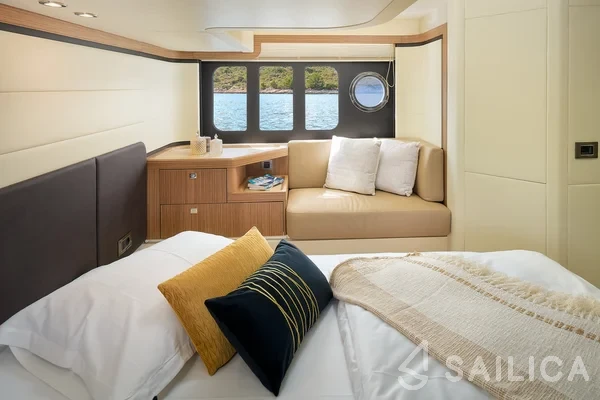 Absolute 50 Fly - Yacht Charter Sailica