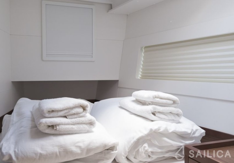 Lagoon 40 - Yacht Charter Sailica