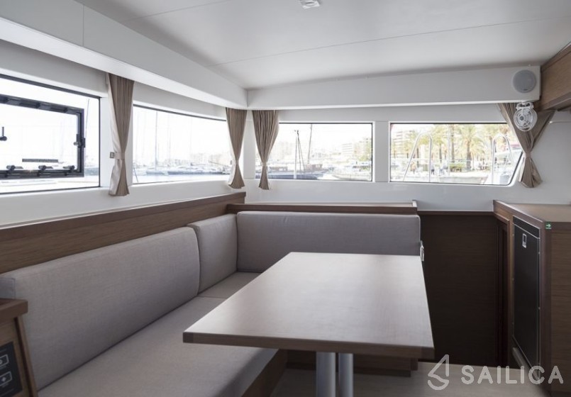 Lagoon 40 - Yacht Charter Sailica