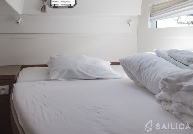 Lagoon 40 - Yacht Charter Sailica