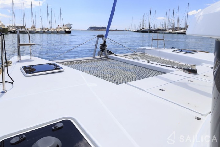 Lagoon 40 - Yacht Charter Sailica