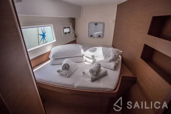 Lagoon 42 - Yacht Charter Sailica