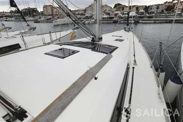 Dufour 412 GL - Yacht Charter Sailica