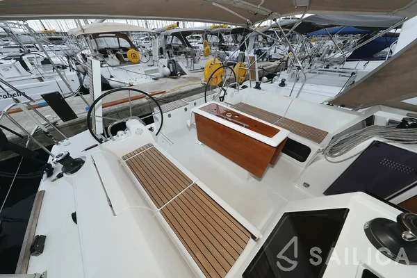 Dufour 412 GL - Yacht Charter Sailica