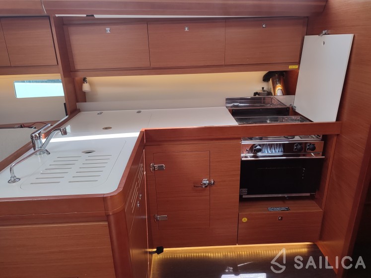 Dufour 412 GL - Yacht Charter Sailica