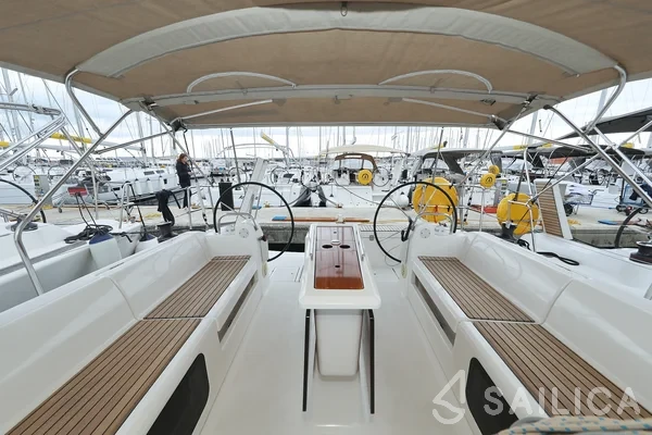 Dufour 412 GL - Yacht Charter Sailica