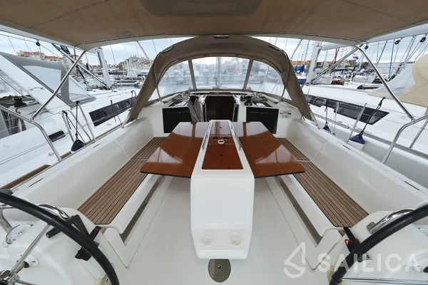Dufour 412 GL - Yacht Charter Sailica