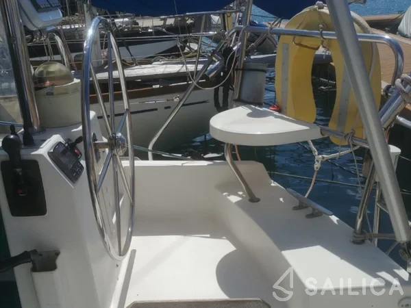 Atoll 6 - Yacht Charter Sailica