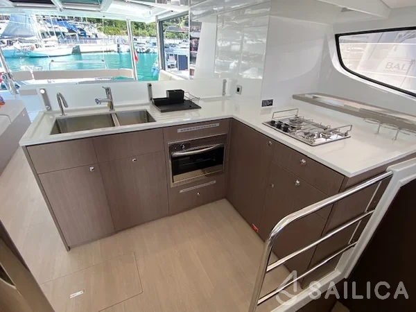 Bali 4.6 - Yacht Charter Sailica