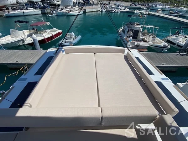 Bali 4.6 - Yacht Charter Sailica