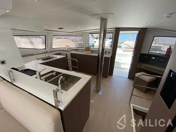 Bali 4.6 - Yacht Charter Sailica