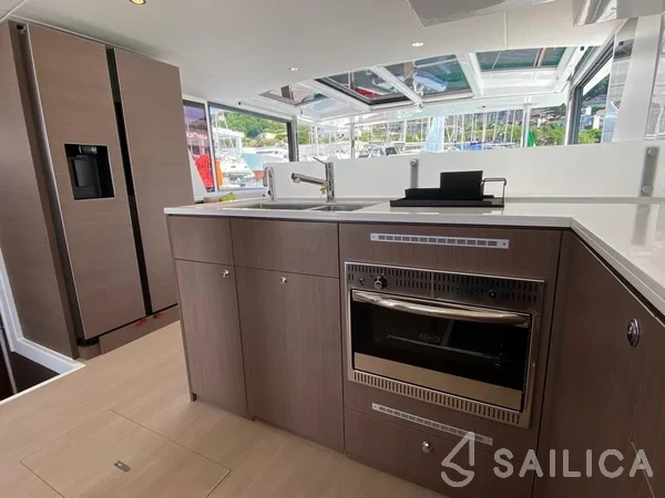 Bali 4.6 - Yacht Charter Sailica