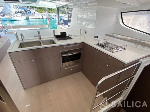 Bali 4.6 - Yacht Charter Sailica