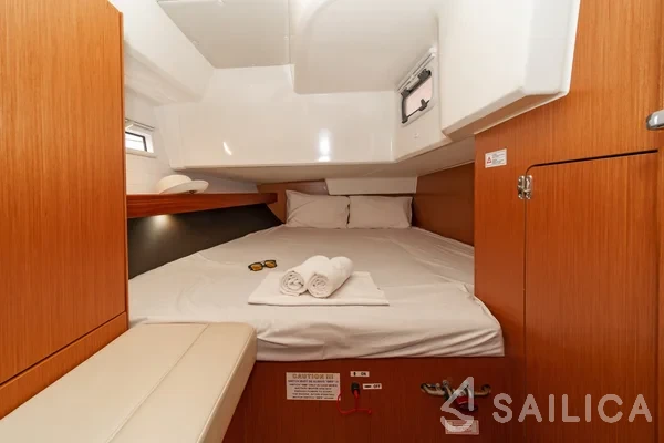 Bavaria 41 Cruiser - Yacht Charter Sailica