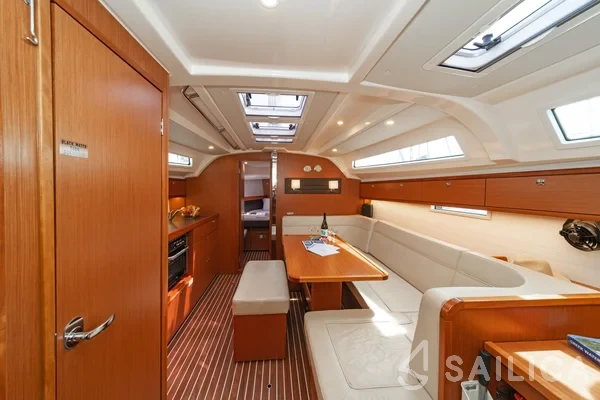 Bavaria 41 Cruiser - Yacht Charter Sailica