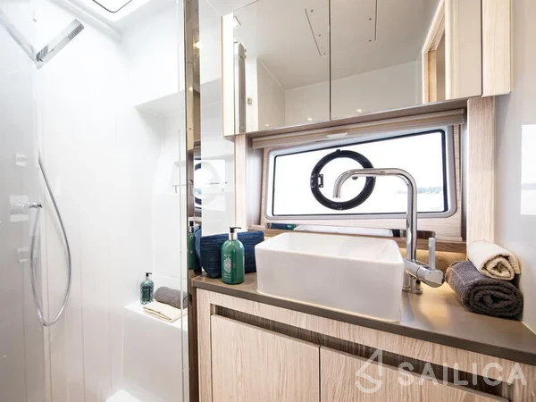 Sealine C390 - Yacht Charter Sailica