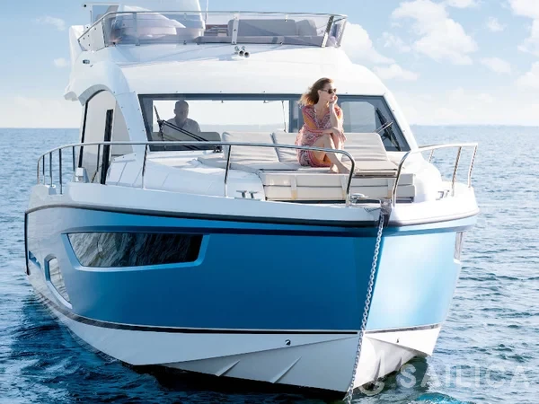 Sealine F430 - Yacht Charter Sailica