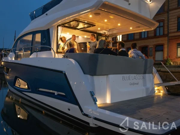 Sealine F430 - Yacht Charter Sailica