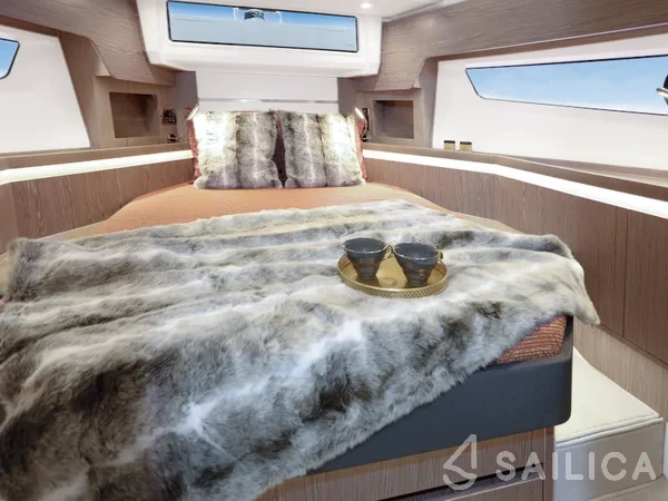 Sealine F430 - Yacht Charter Sailica