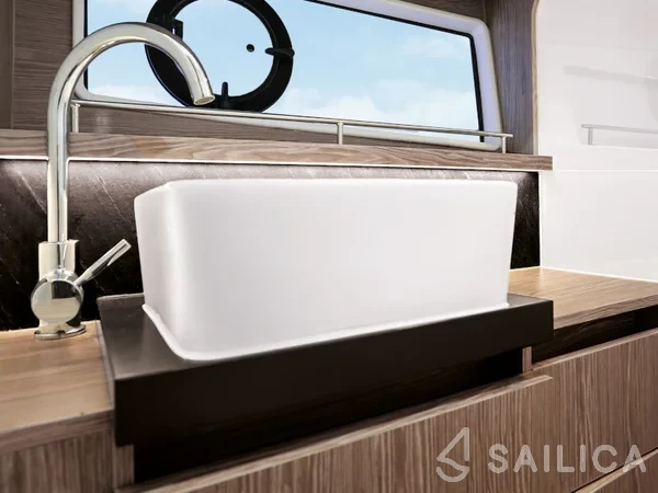 Sealine F430 - Yacht Charter Sailica