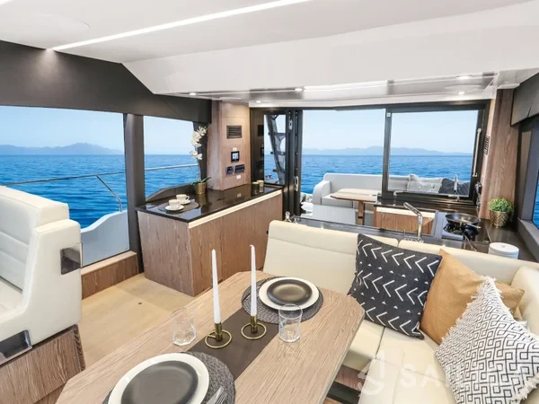 Sealine F430 - Yacht Charter Sailica