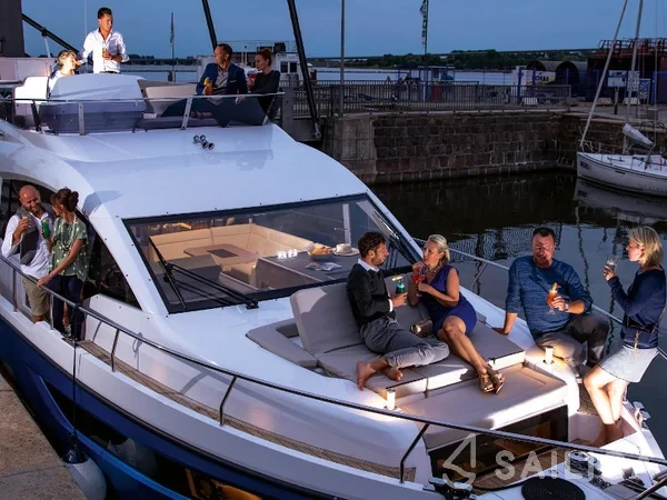 Sealine F430 - Yacht Charter Sailica