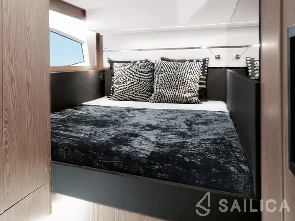 Sealine F430 - Yacht Charter Sailica