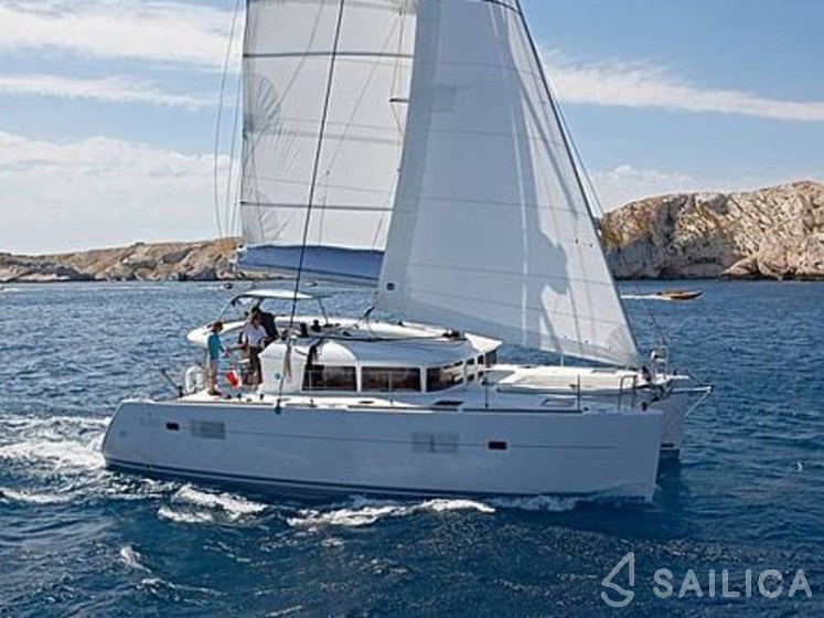 Lagoon 400 - Yacht Charter Sailica