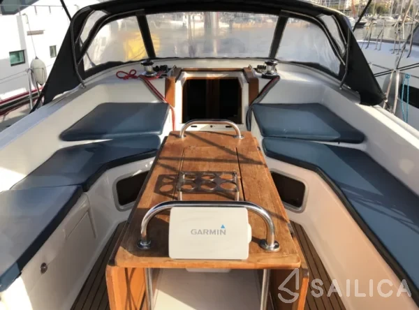 Jeanneau 53 - Yacht Charter Sailica
