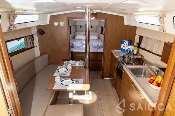 Oceanis 38.1 - Yacht Charter Sailica