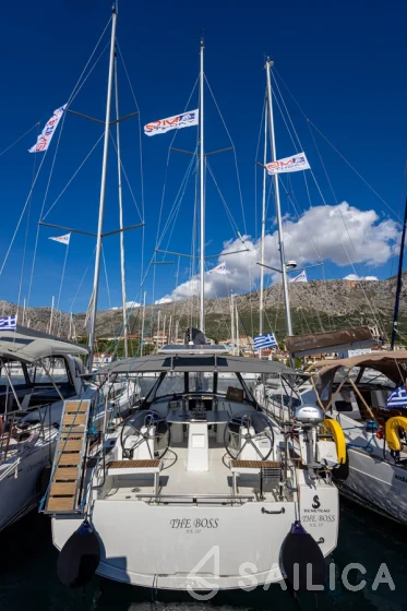 Oceanis 38.1 - Yacht Charter Sailica