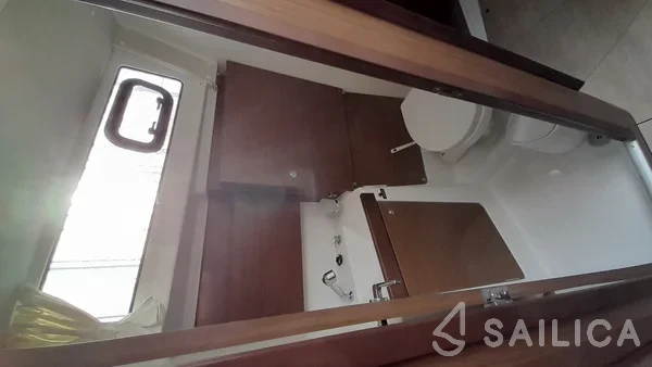 Oceanis 38.1 - Yacht Charter Sailica