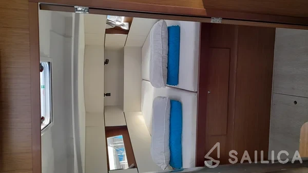 Oceanis 38.1 - Yacht Charter Sailica