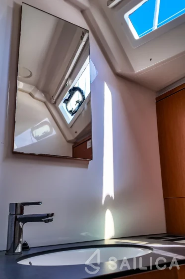 Oceanis 38.1 - Yacht Charter Sailica