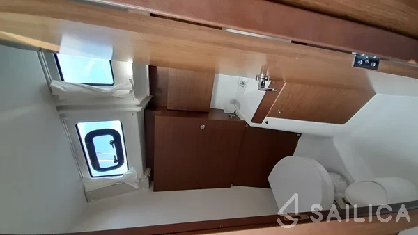 Oceanis 38.1 - Yacht Charter Sailica