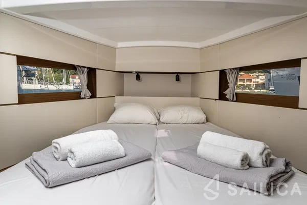 Oceanis 38.1 - Yacht Charter Sailica