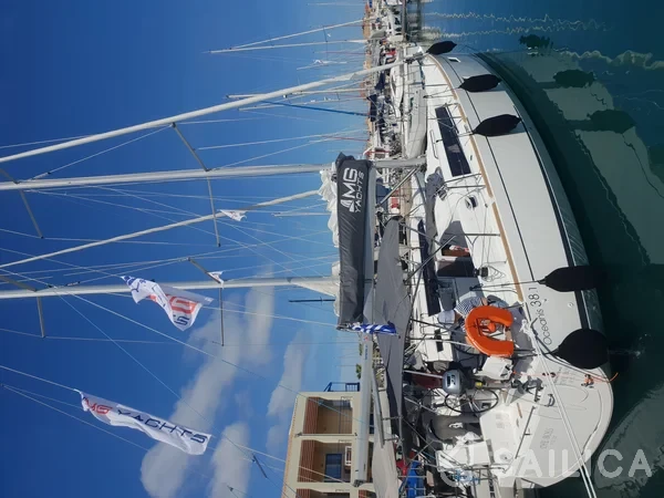 Oceanis 38.1 - Yacht Charter Sailica