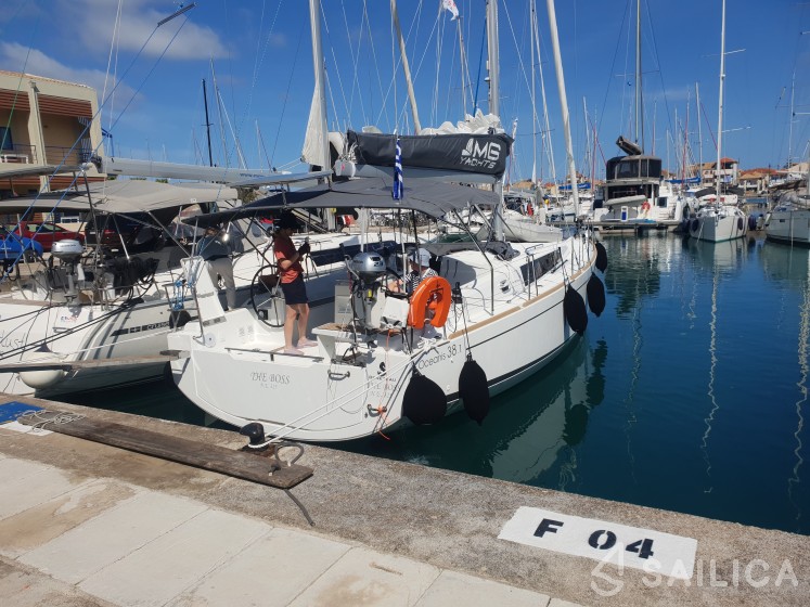 Oceanis 38.1 - Yacht Charter Sailica