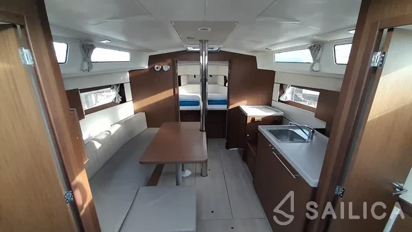 Oceanis 38.1 - Yacht Charter Sailica