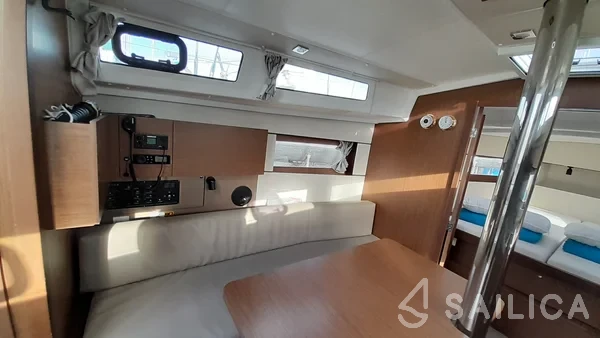 Oceanis 38.1 - Yacht Charter Sailica