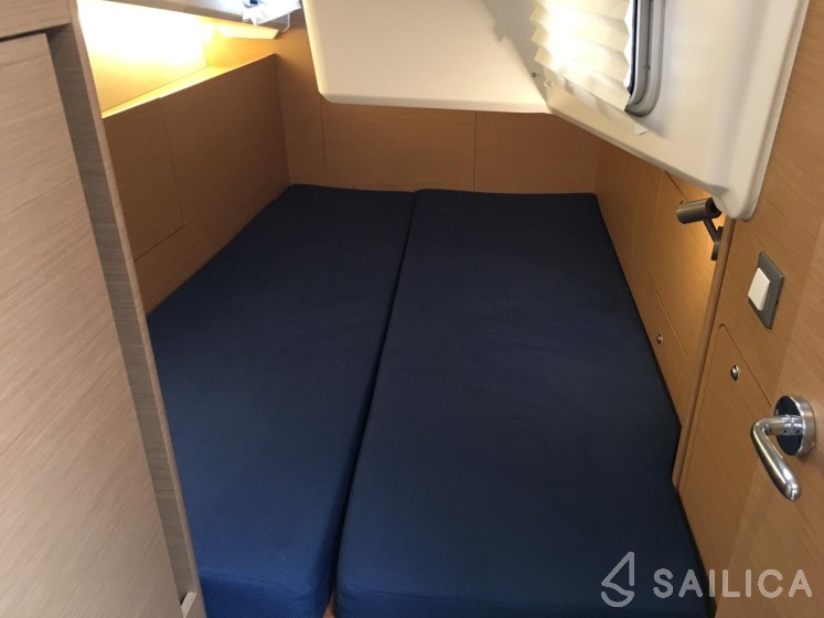 Sun Odyssey 410 - Yacht Charter Sailica